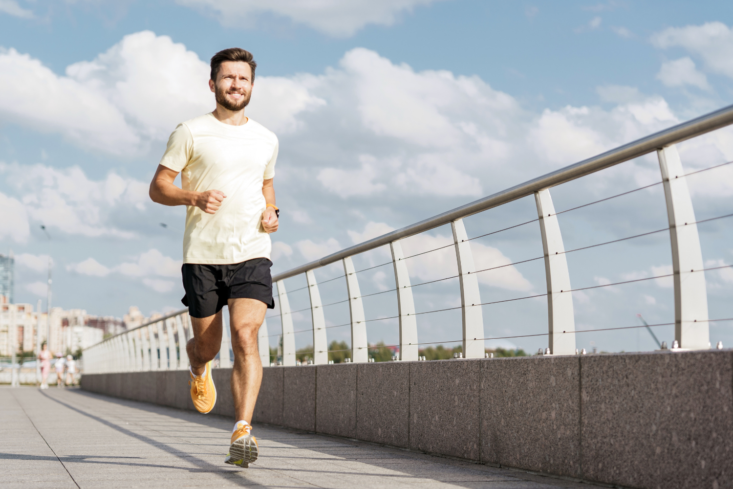 速く走りたければ「もっと遅く」走る？ランニングの効果を最大化する80/20ルール