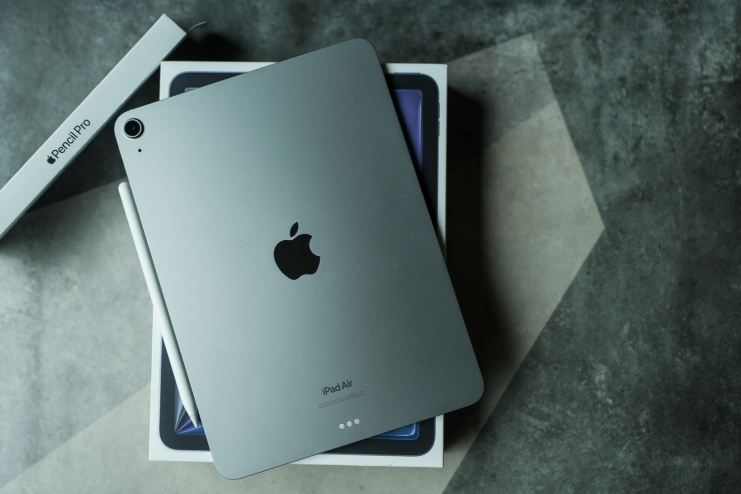 iPadの身軽さは手放したくない。でももっとパワーが欲しかったんだ【Amazonプライム感謝祭】