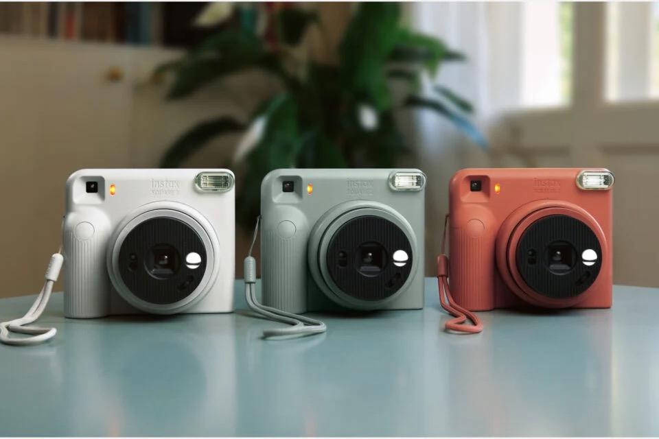 富士フイルムから最新チェキ「Instax Square 2」が登場。寒色と暖色