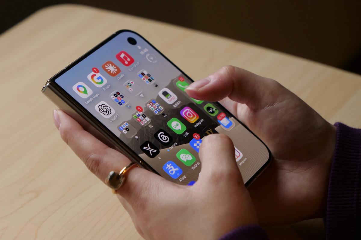 小さい手だからこそ、iPhone Duoを選ぶべき理由があった