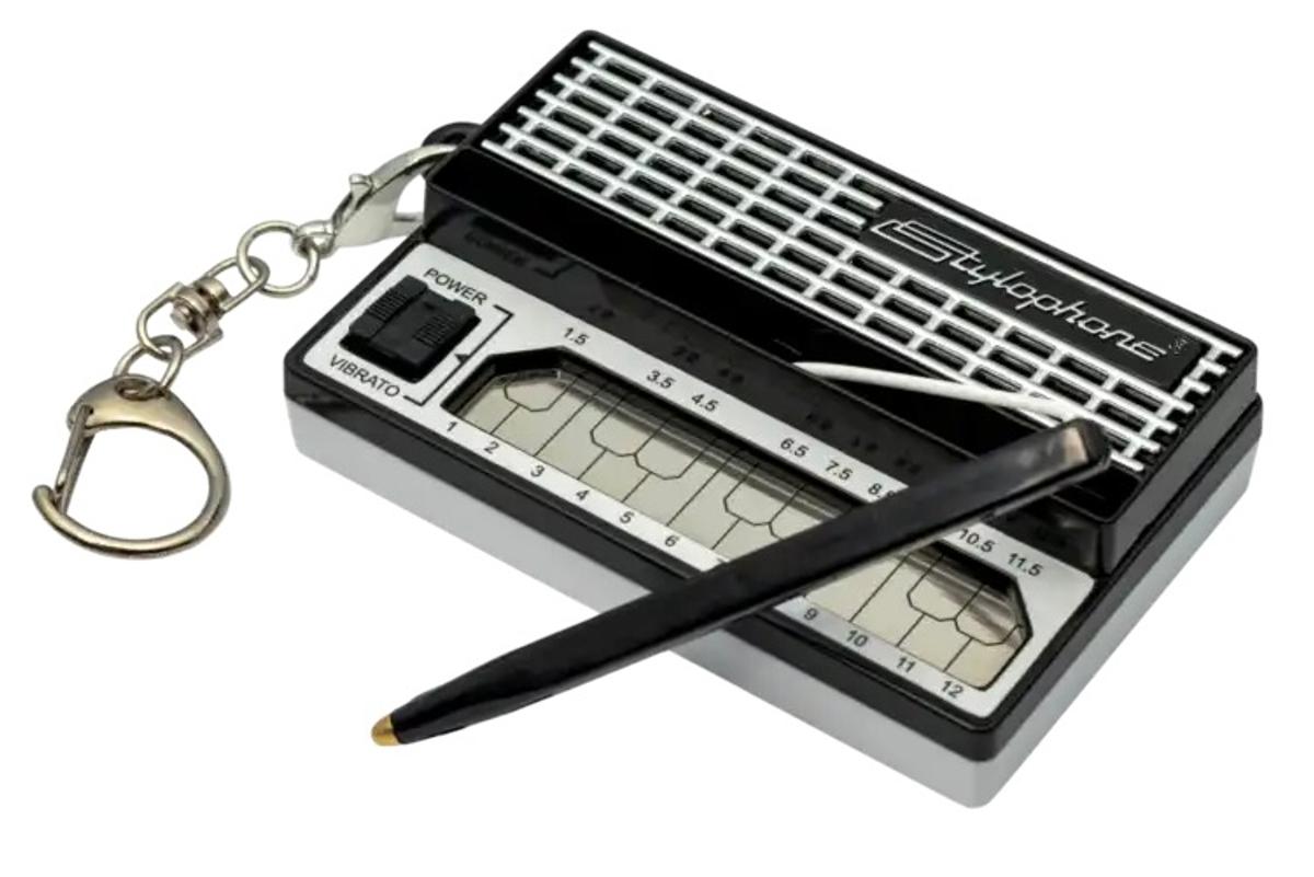 ボウイも愛した電子楽器。スタイロフォンがキーホルダーサイズになりました