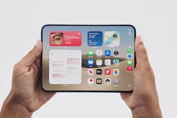 iPhone Dooのバッテリーは、他社の折りたたみスマホよりは大きい（から大丈夫よね？）