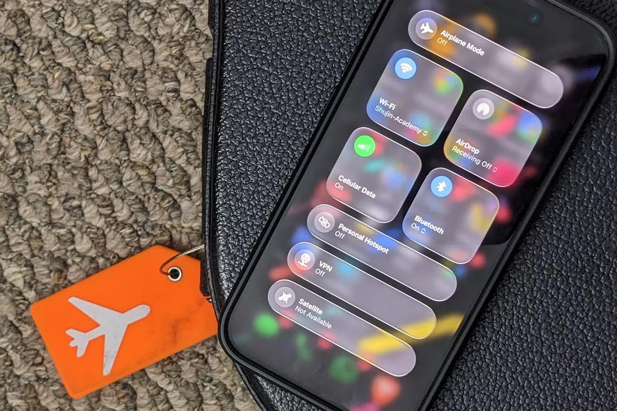 フライト時のスマホ「機内モード」。あまり知られていない意外なメリットと重要性