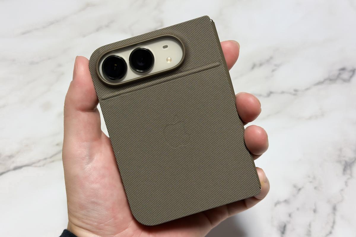 ケースに2万4800円…!?「iPhone Duo」の純正ケースにAppleの美意識と狂気を感じました
