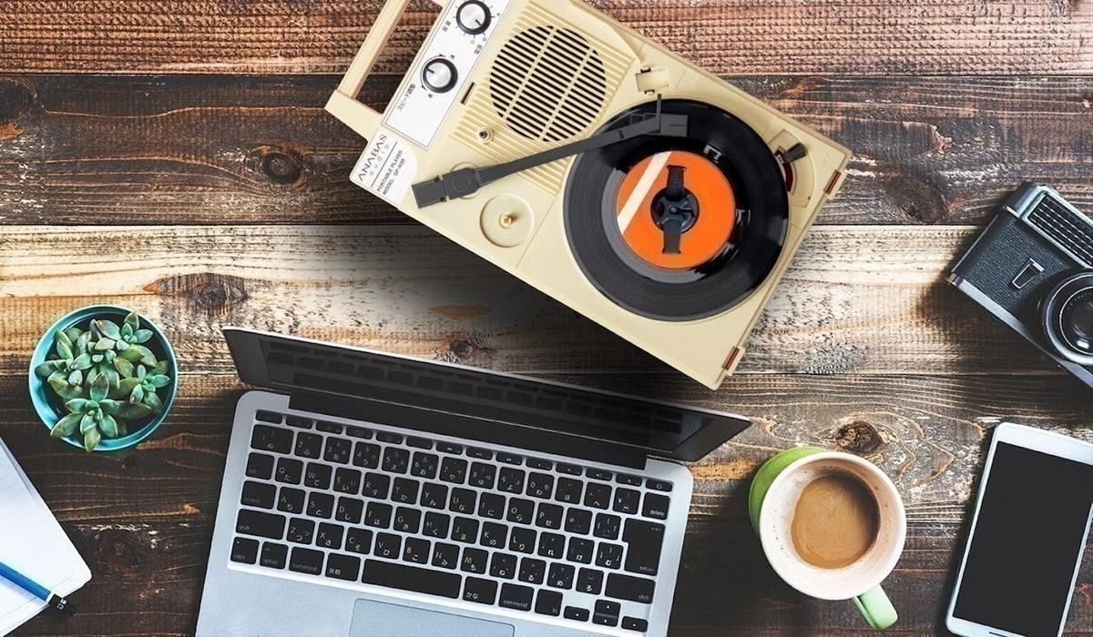 聴きたい瞬間、すぐそこに。どこでも気軽に針を落とせるレコードプレーヤー
