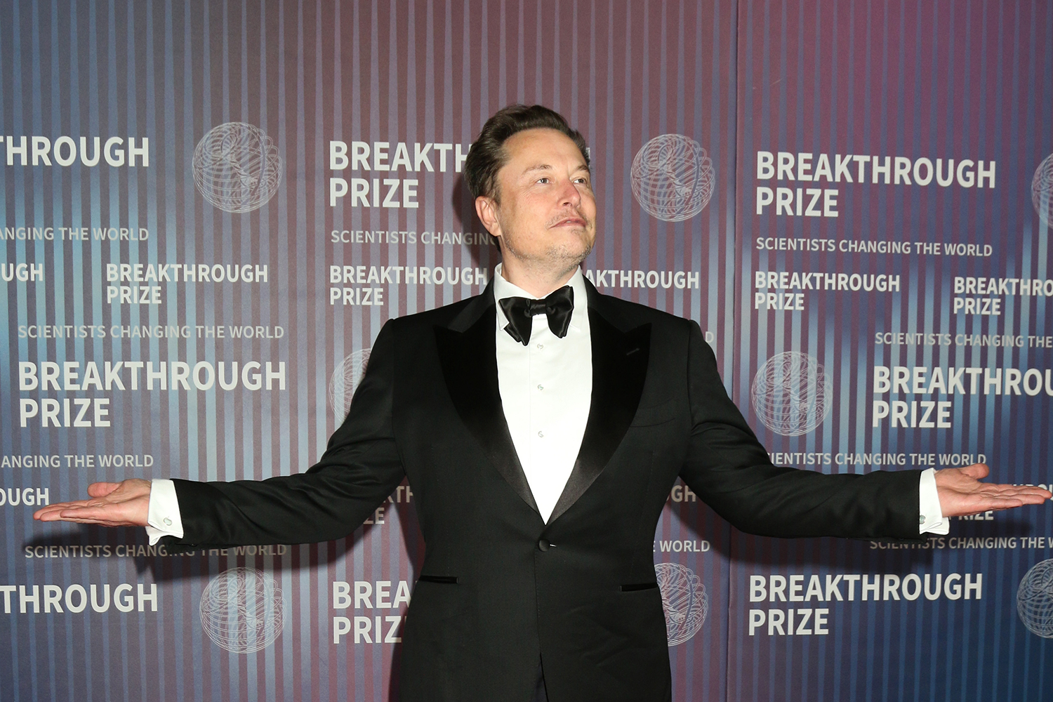 イーロン・マスク、自分を批判する映画の放送局に10億ドルを出資。放送はどうなる？