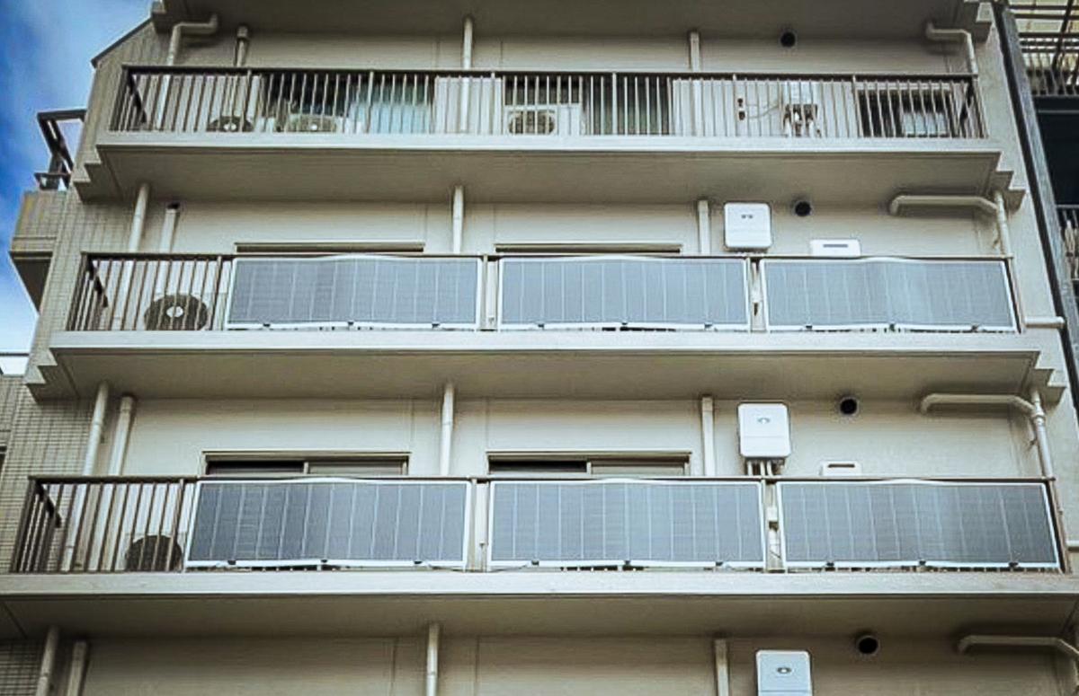 日本のバルコニーも太陽光発電パネルでいっぱいになるかもしれない