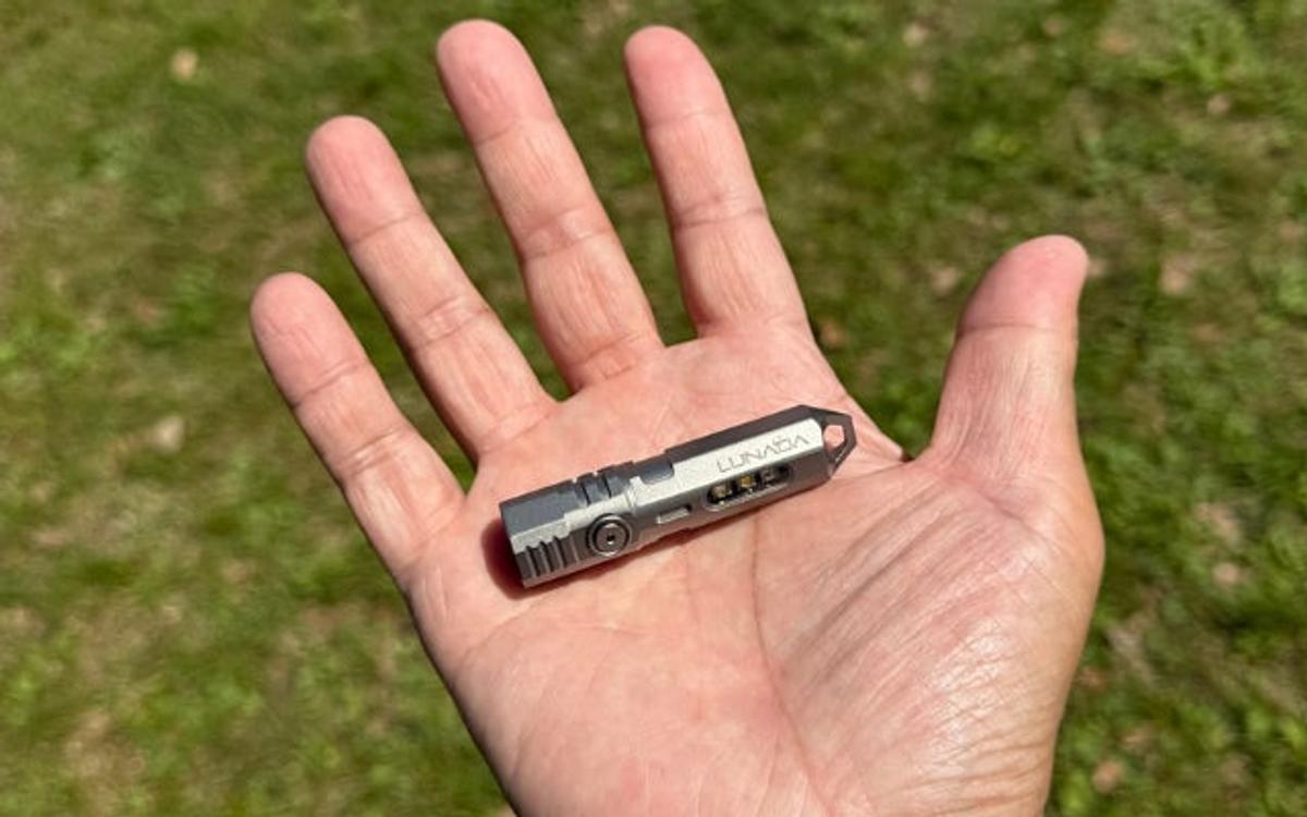 28gの純チタンボディに7つの光を宿す。ポケットに入るEDCライト「LUNADA T2」