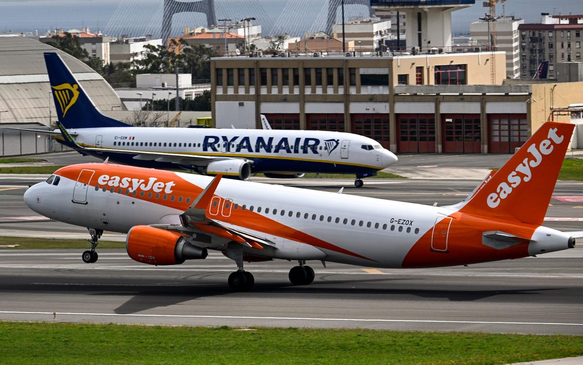 格安航空会社のスターリンク導入が相次ぐ中、イージージェットも参入し、ライアンエアーに圧力をかける