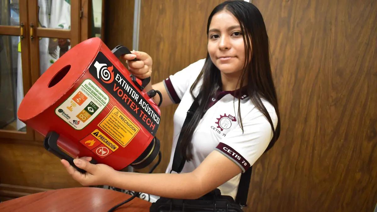 女子高生が作った「音の消火器」、水も粉も使わずに5秒でボヤを消す