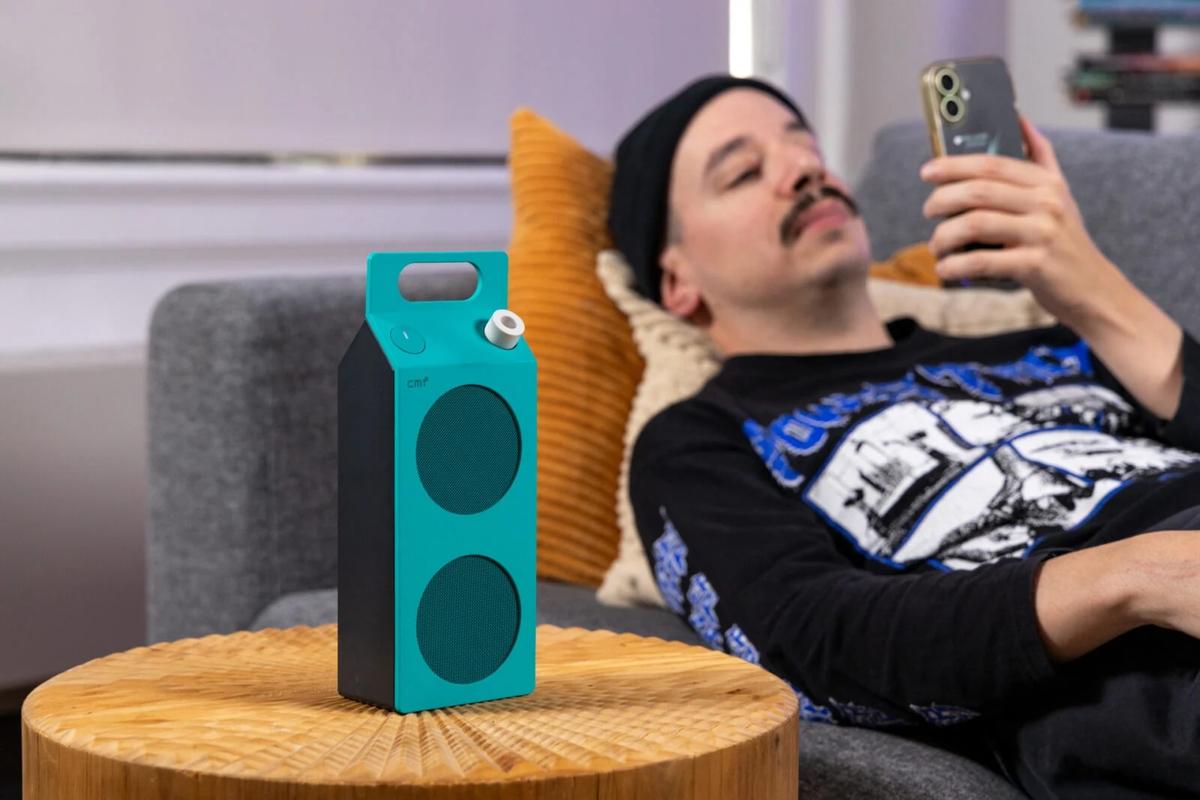 CMF初のポータブルスピーカー「CMF Speaker M」を使ってみた。個性豊かで遊び心もあり、音も機動力も全部載せ！