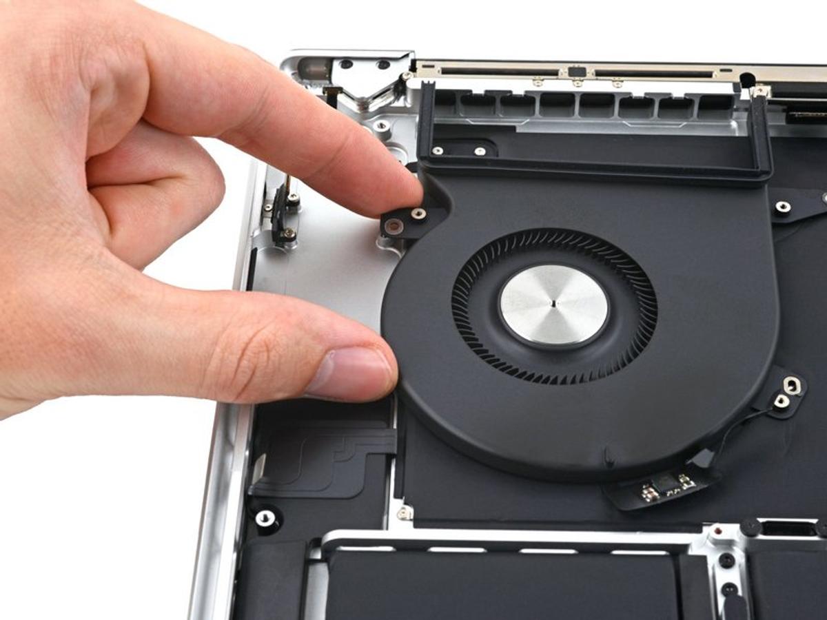 タッチ対応MacBook Proは、さらに冷えてさらに軽く？ 冷却システムもアップデート説