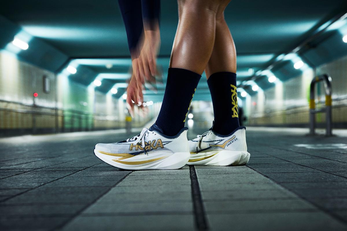 「虎視眈々」と狙うのは…？ 己の目標を叶えるHOKAのランシューコレクション