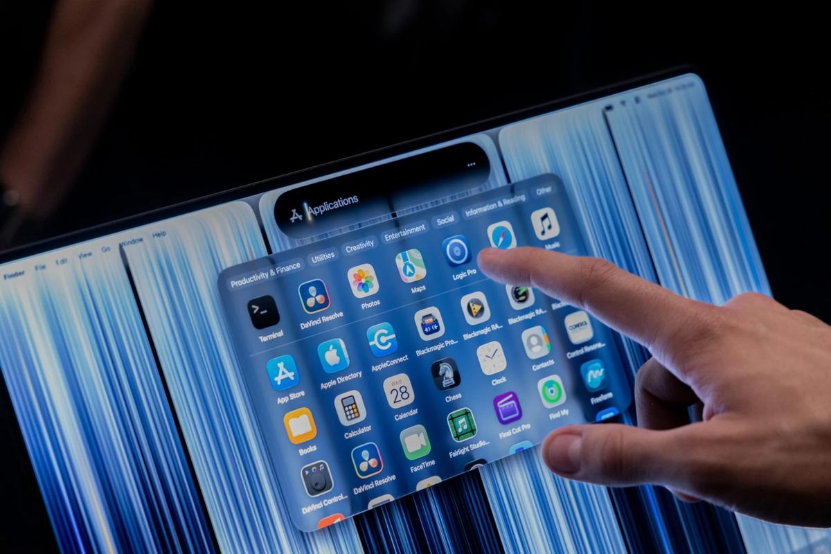 タッチパネル搭載MacBook Pro、実際に触ってきた感想…「これ誰向けの製品？」