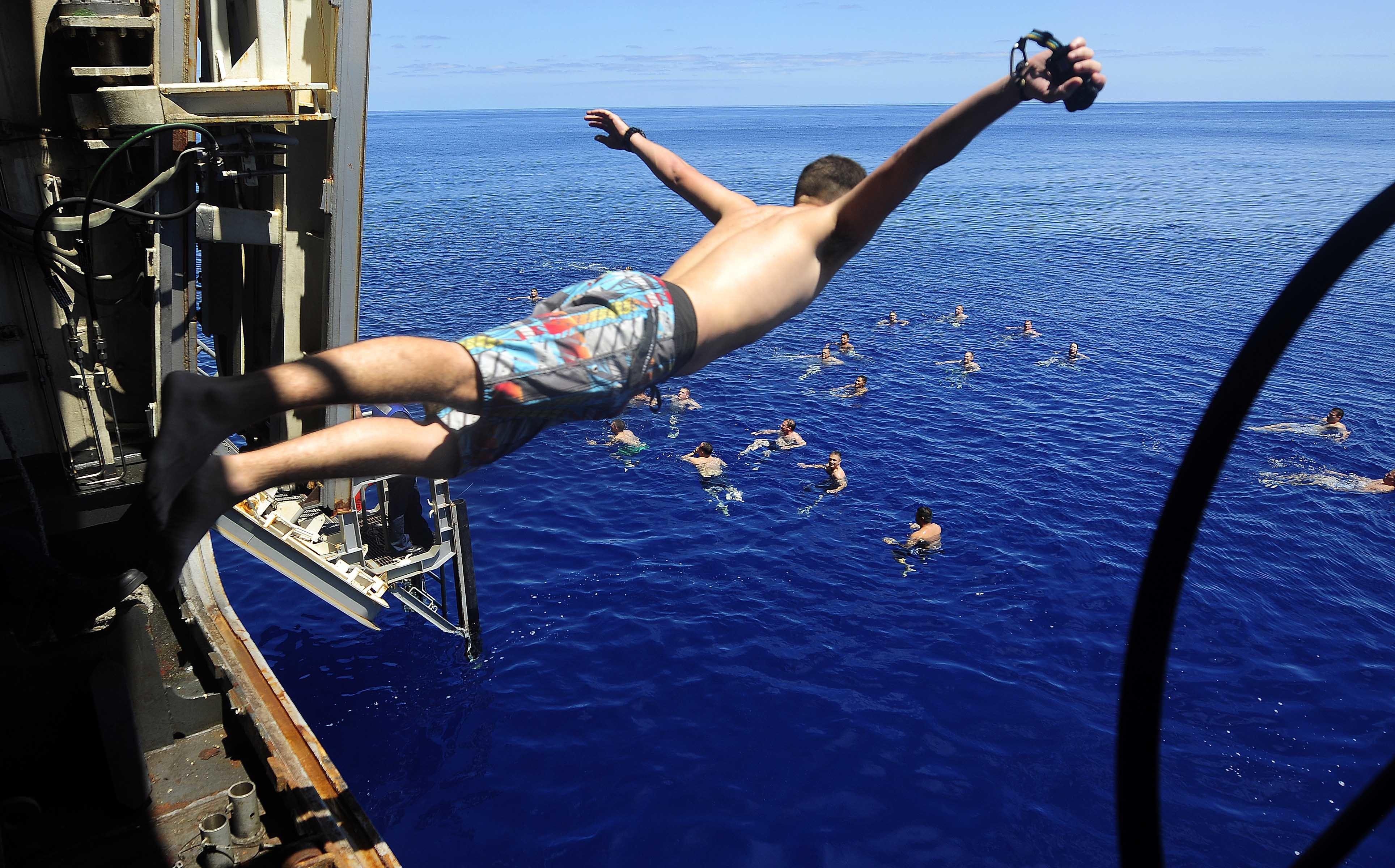 21枚の写真で見る、アメリカの海軍兵と海兵隊員だけが楽しめる“最高の 