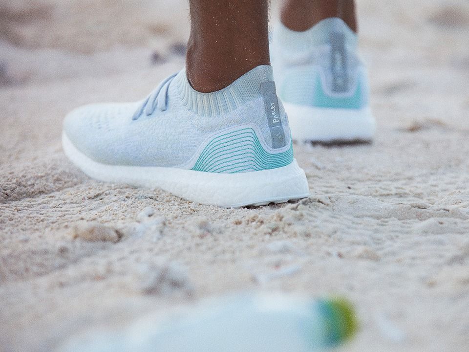 ナイキやアンダーアーマーにとりつく「呪い」を寄せ付けないアディダス