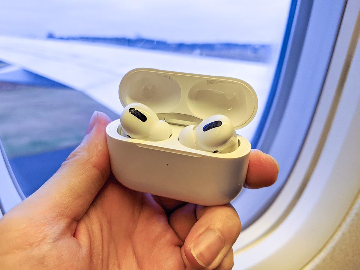 売切れ続出「AirPods Pro」は12時間飛行の国際線で使い物になる 売切れ続出「AirPods Pro」は12時間飛行の国際線で使い物になる