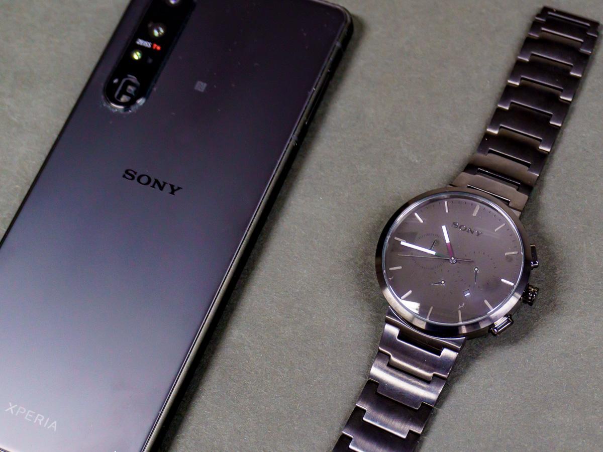 ソニー“初の社名刻印入り”アナログ時計が1000本限定販売、wenaとXperia
