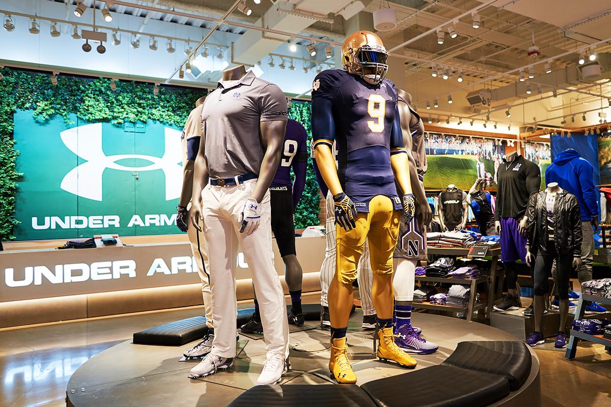 米アンダーアーマーCEOが電撃辞任。「平凡なブランドに」「成長優先の