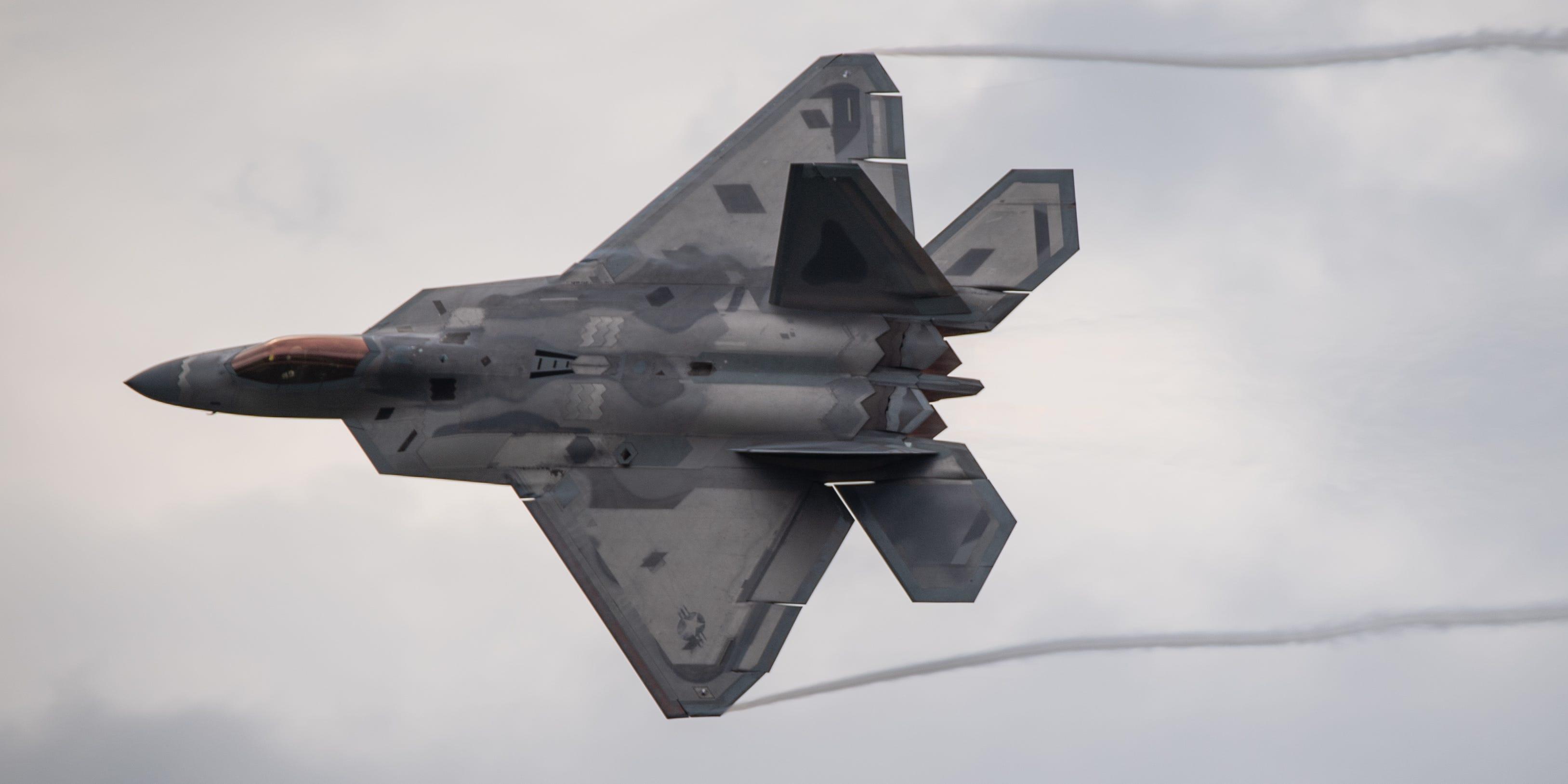 最強の戦闘機「F-22ラプター」、就役20年で初めて空対空での戦果を 
