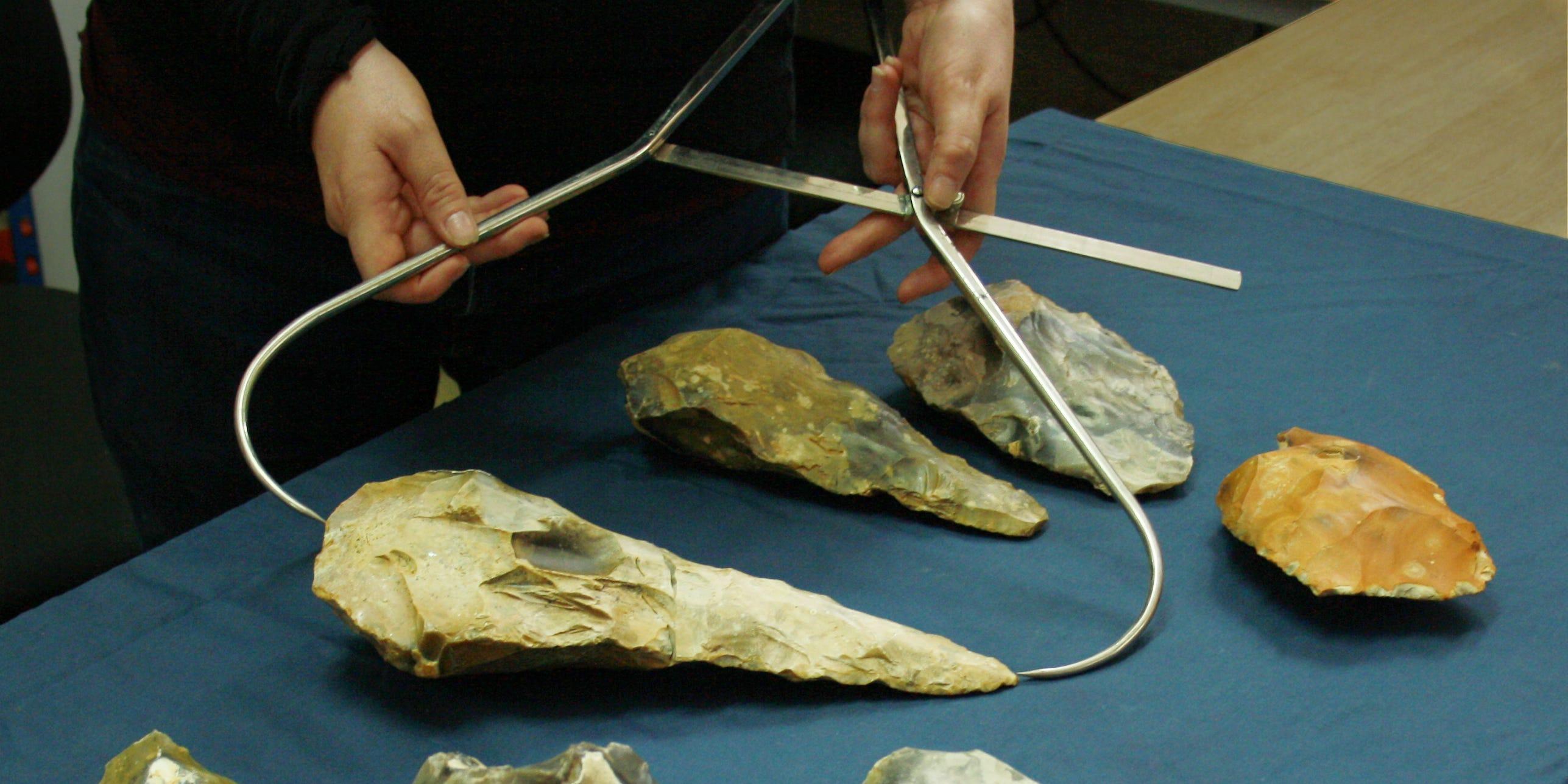 30万年以上前の「巨大な手斧」を発見…なぜそんなに大きいのか、誰が