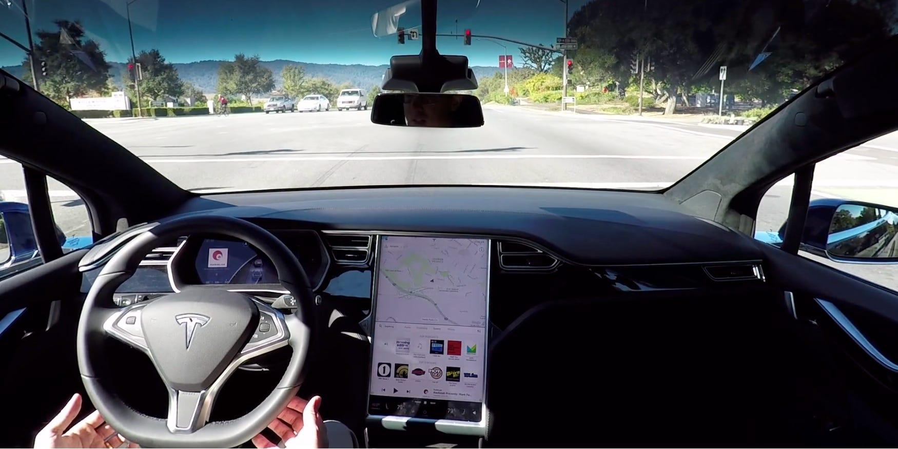 他の自動車メーカーではなく、テスラの株を買う理由はただ一つ…それはEVビジネスではない | Business Insider Japan