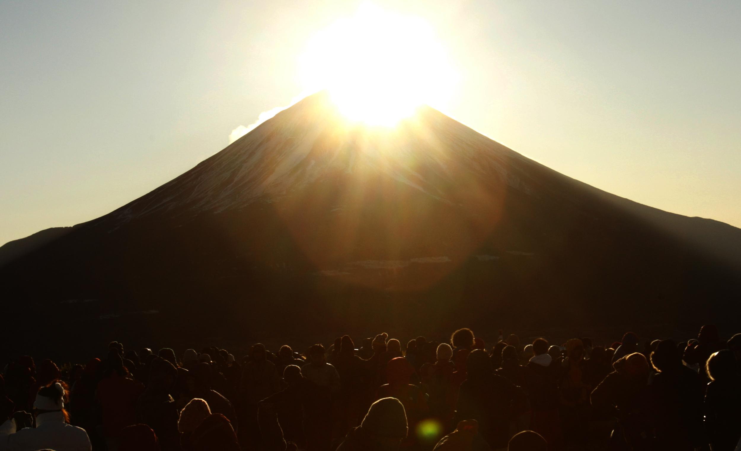 令和元年五月一日の初日の出の写真 令和元年五月一日の初日の出の写真 令和元年