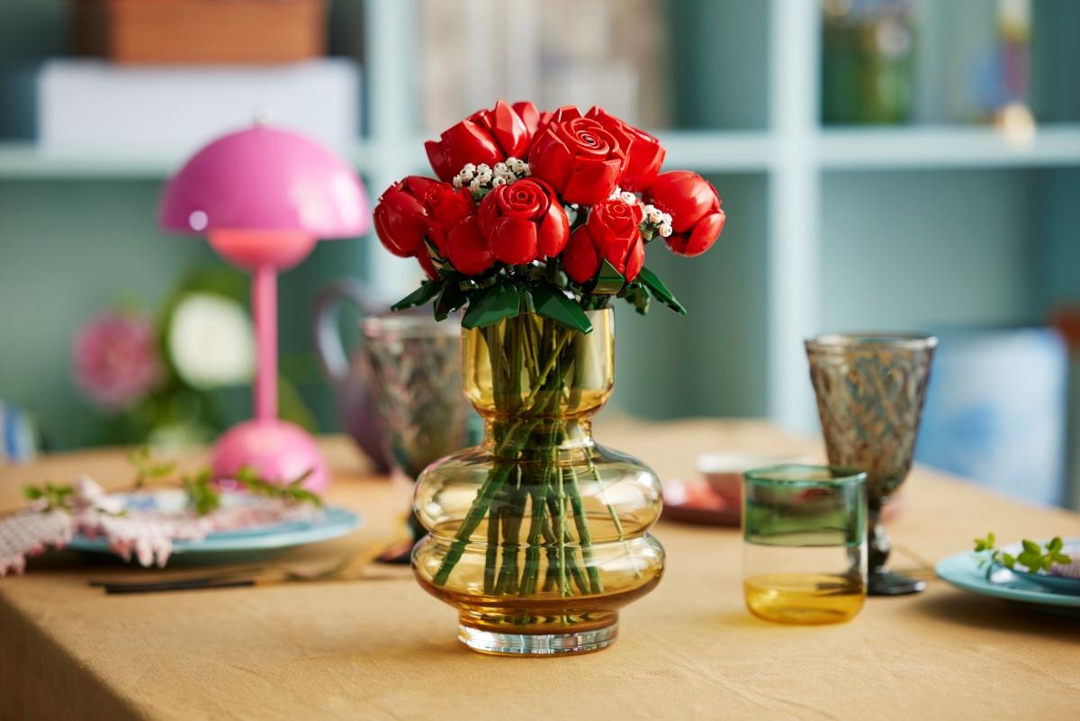 お花を枯らしがちな人こそ「レゴのバラのブーケ」。マインドフルネスに