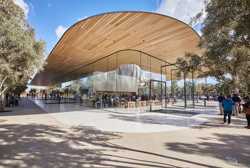 一般人も入れる新本社の「Apple Park Visitor Center」オープンしま