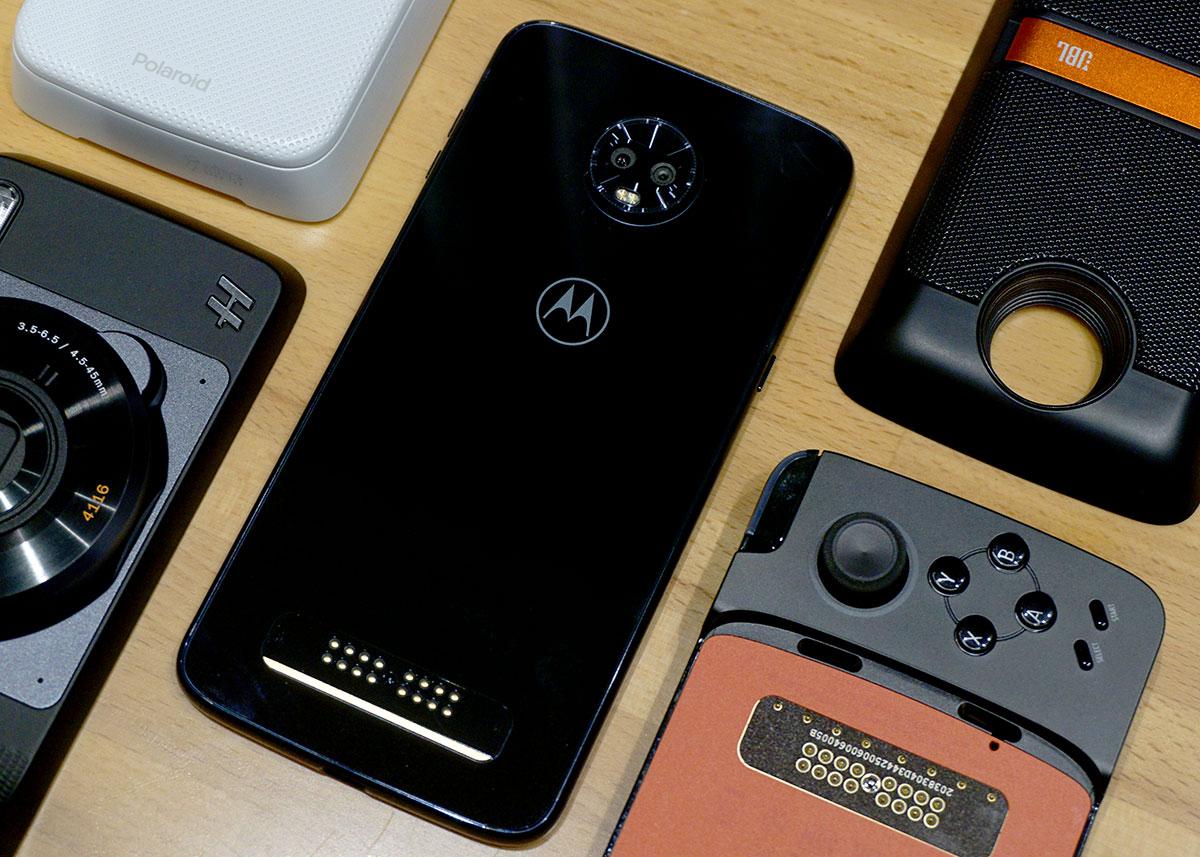 楽しすぎる合体スマホ。「moto z3 play」ファーストインプレッション