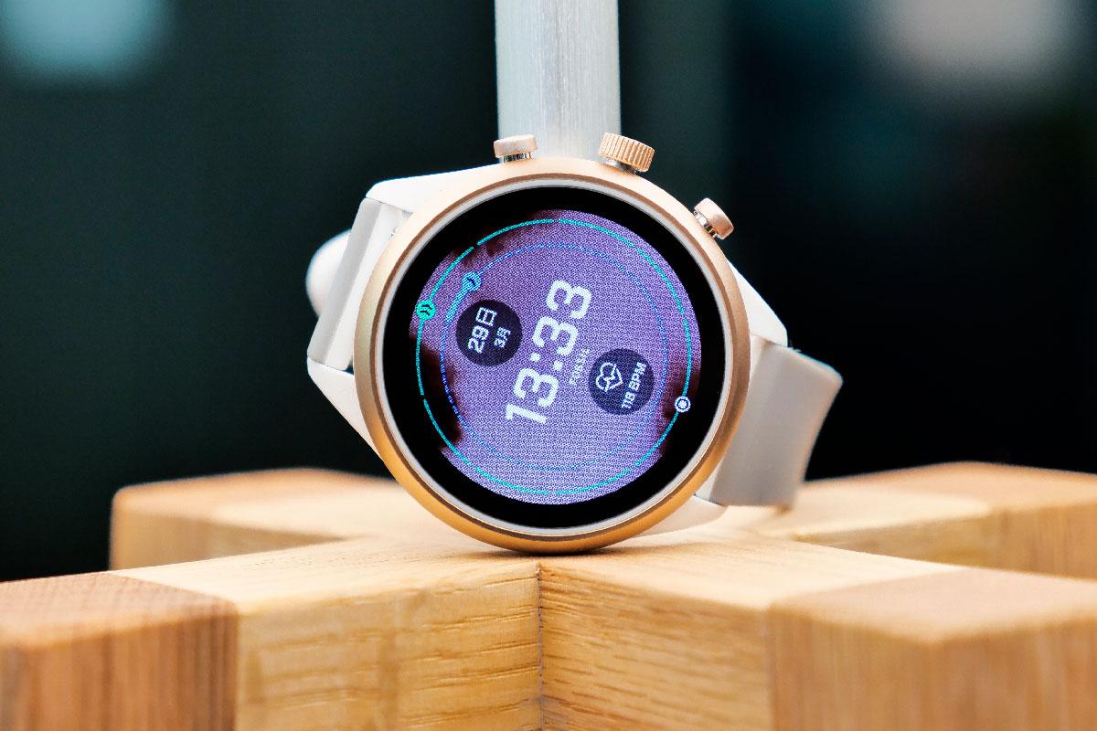 中身はフツーだけど、惚れ惚れするほどナイスなデザイン：Fossil Sport