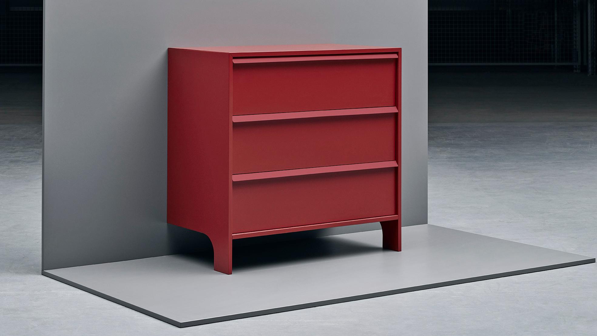 IKEAが安定性を改善したタンスを新しくデザイン。2本脚が危険な転倒を