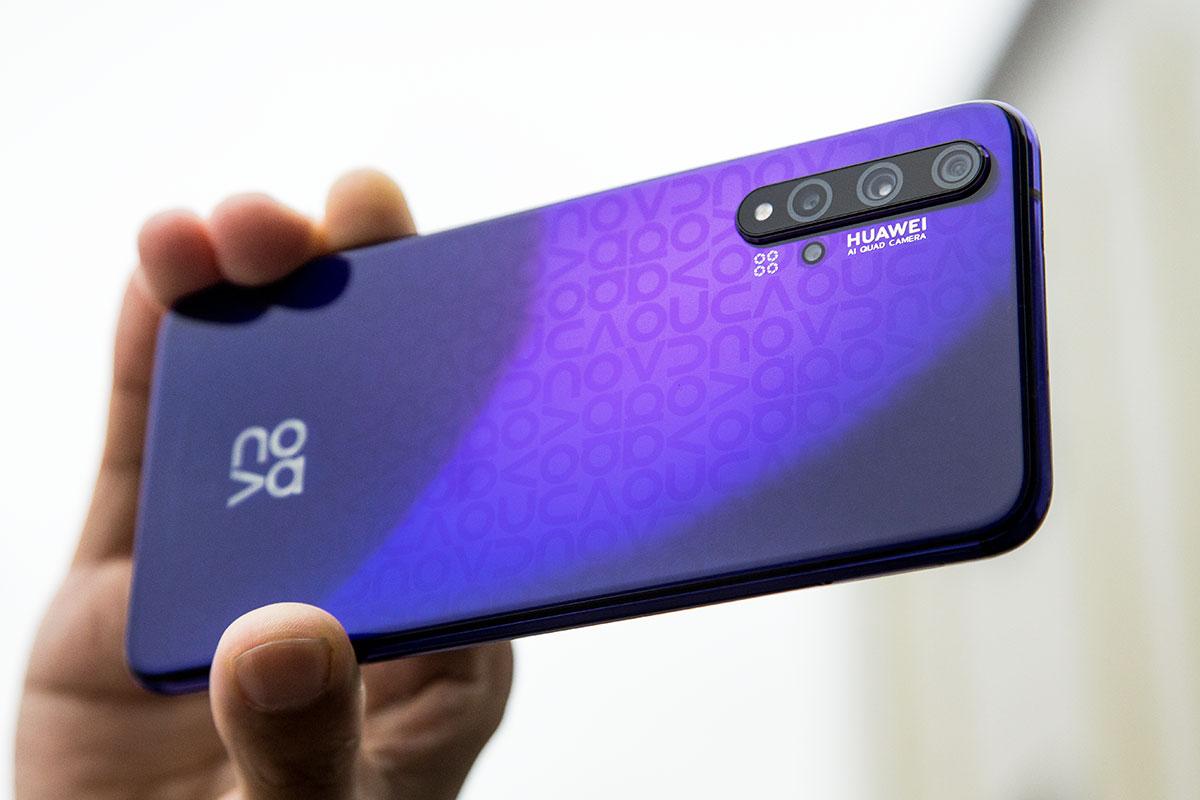最近のスマホみんな同じ見た目だよね？って言わせない。「HUAWEI nova