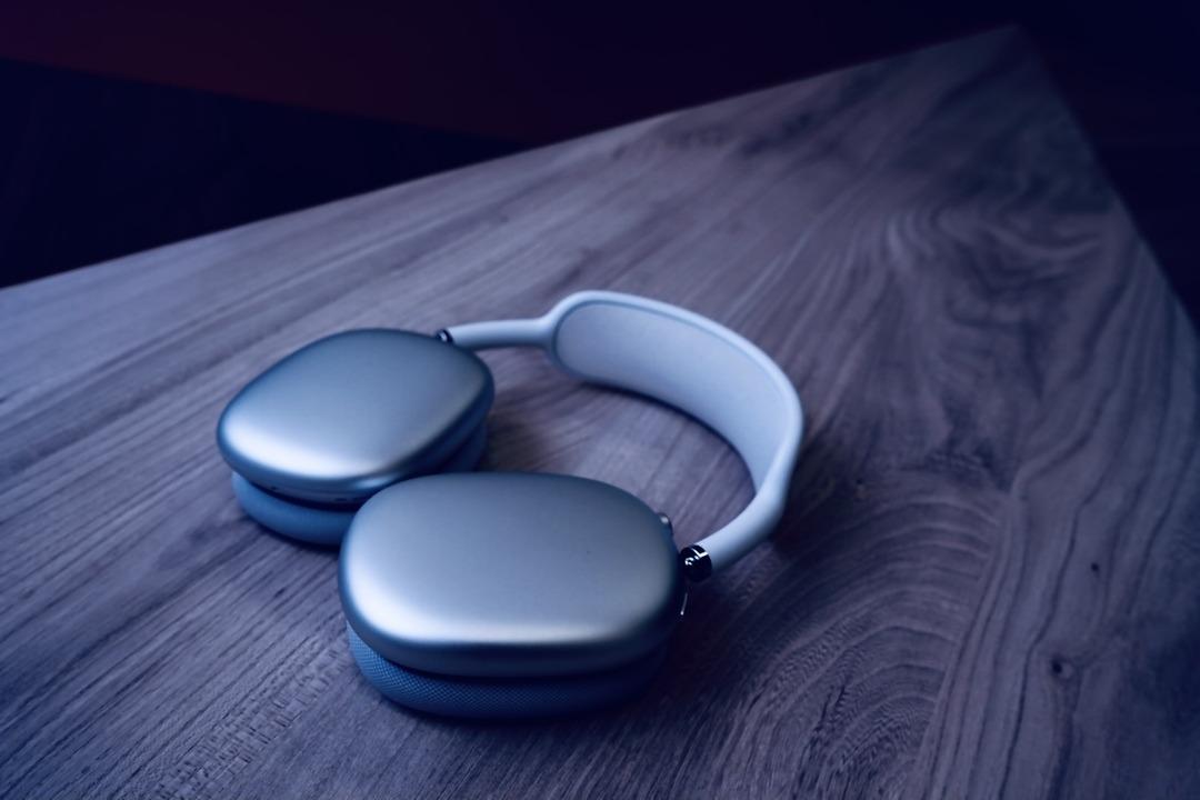 安いAirPods Max」が開発中ってウワサ、ホントだといいな | ギズモード