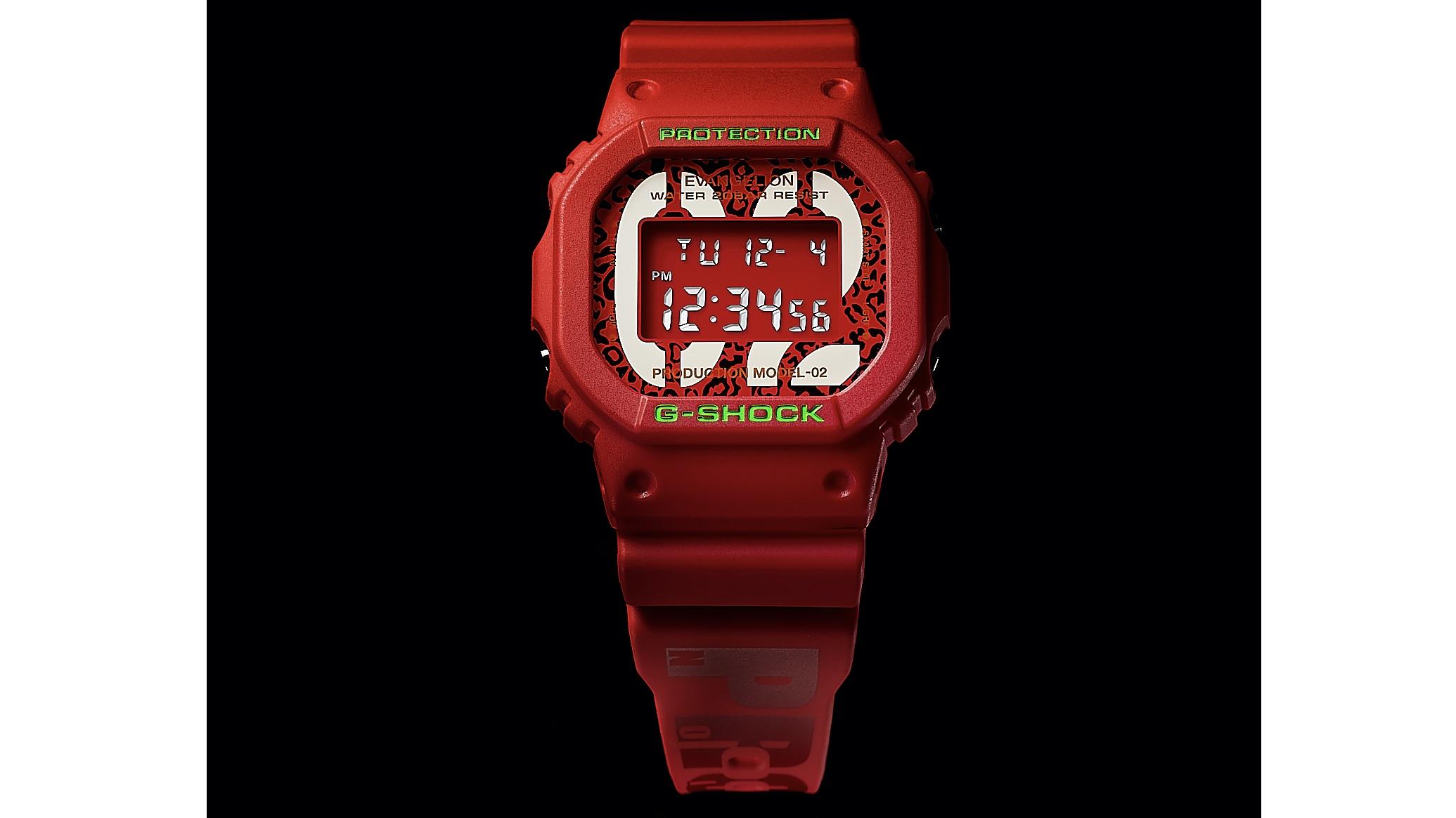 G-SHOCKの定番「DW-5600」、真っ赤なエヴァ弐号機THE BEASTモデルで