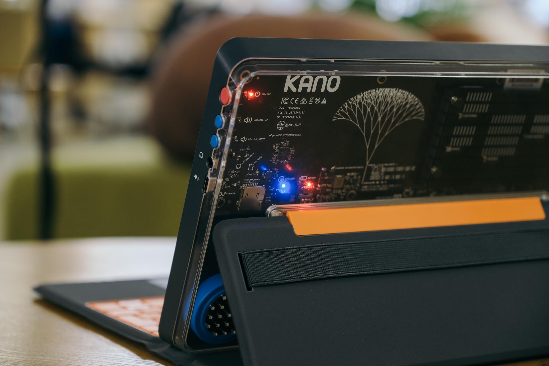 KANO-PC Windows タブレット 【現状AC駆動のみ】 お子さんの最初のPCにいかが？自分で組み立てるタブレットPC「Kano PC