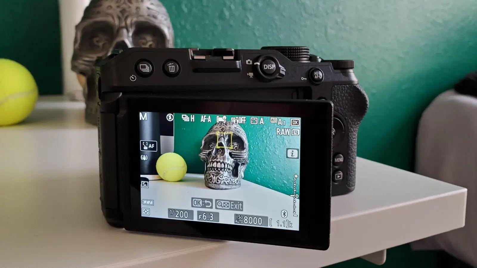【ショット数22回】Nikon Z30　デジタルミラーレス一眼カメラ 230103_nikonz30rev1.jpg