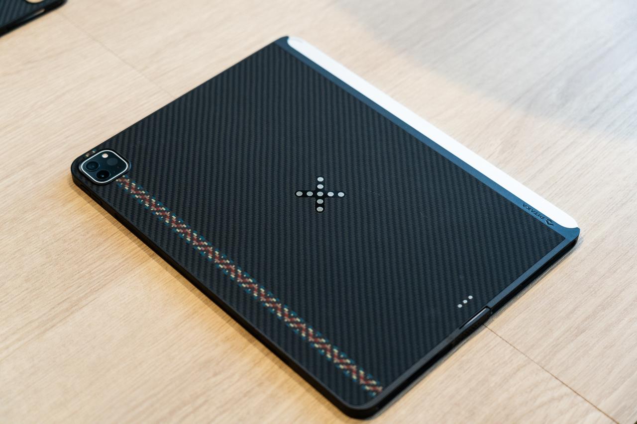 PITAKAの「iPad Proをワイヤレス充電対応にするケース」は“弱点”も解消