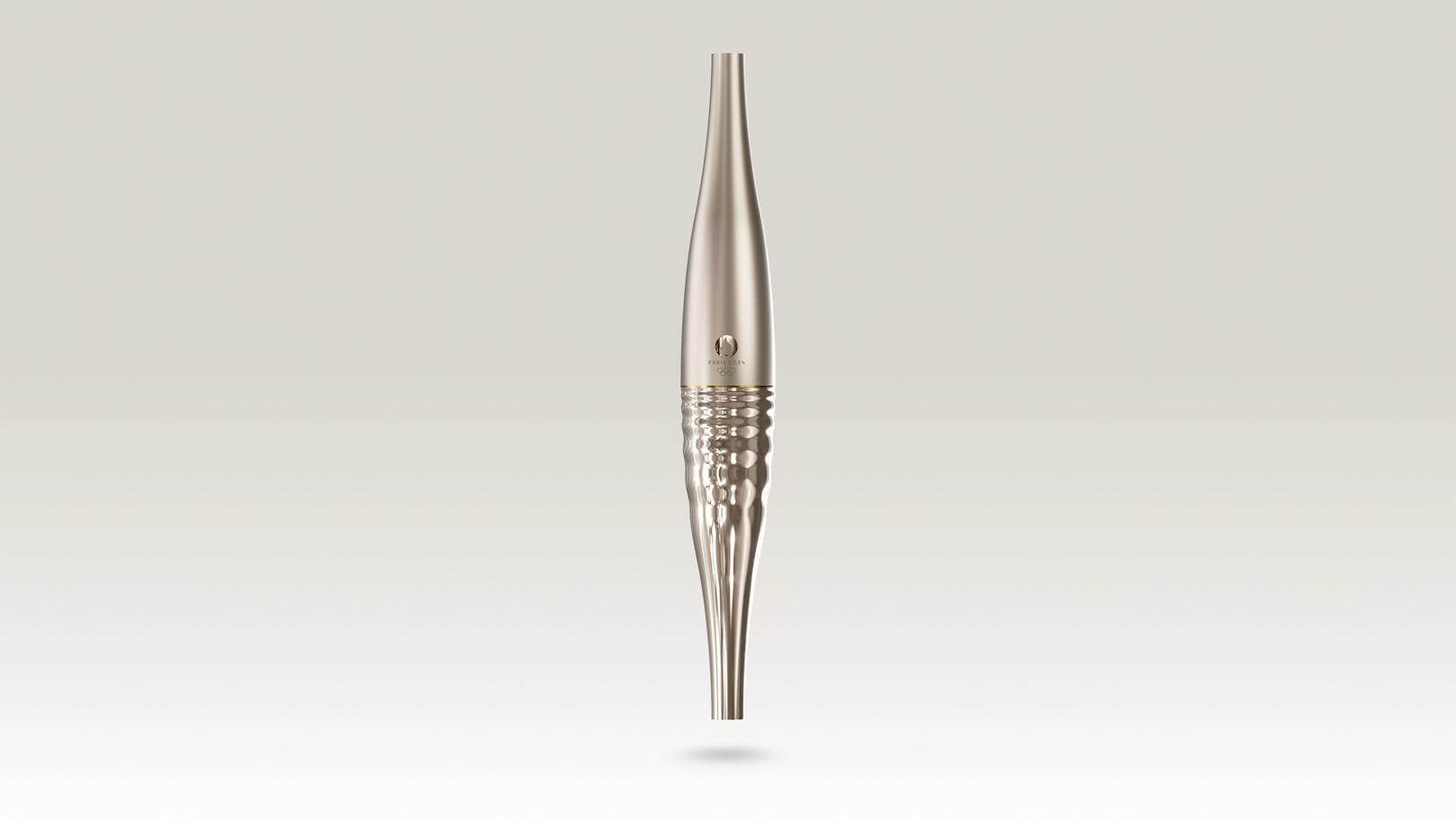 パリ五輪で使用される聖火トーチが公開。このデザインの意味とは