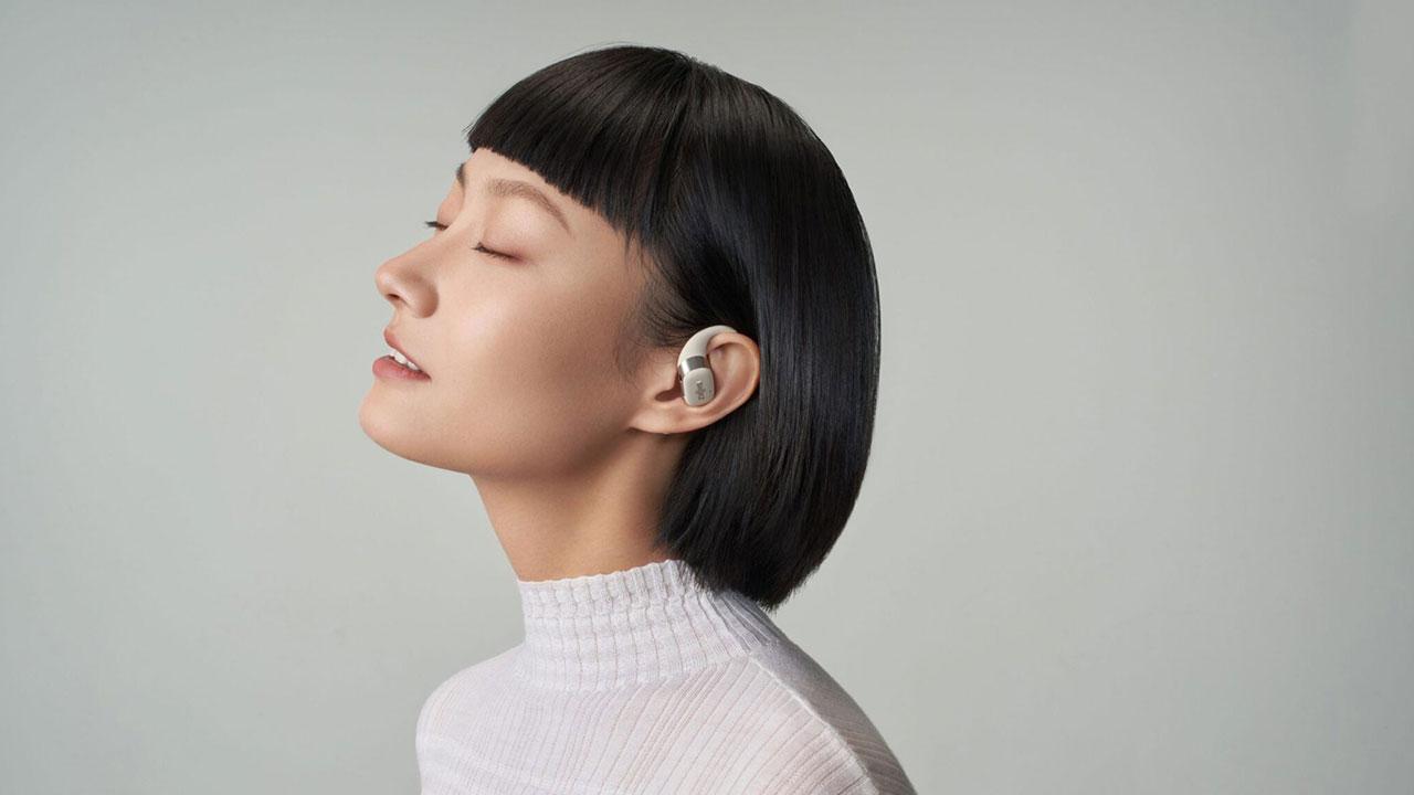 装着感と音質にこだわった、耳を塞がない完全ワイヤレスイヤホン