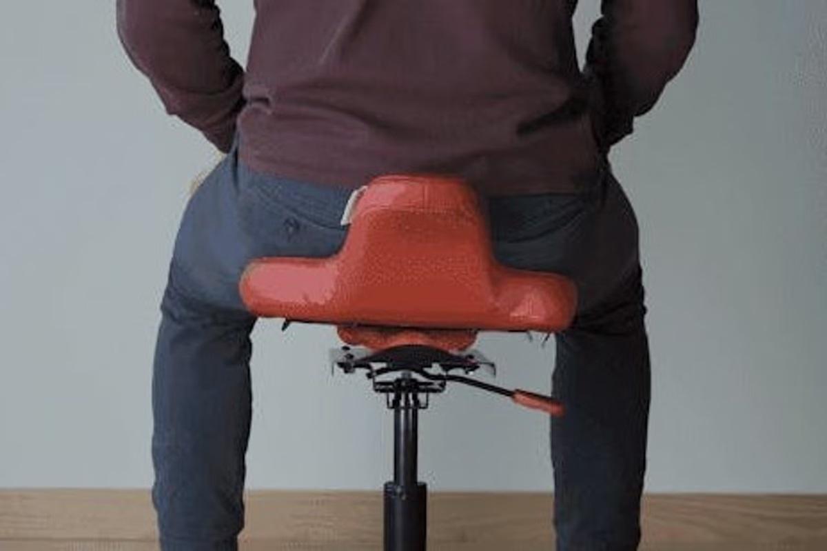 理想の姿勢を自動化。デスクワーカーの腰をいたわるオフィスチェアが