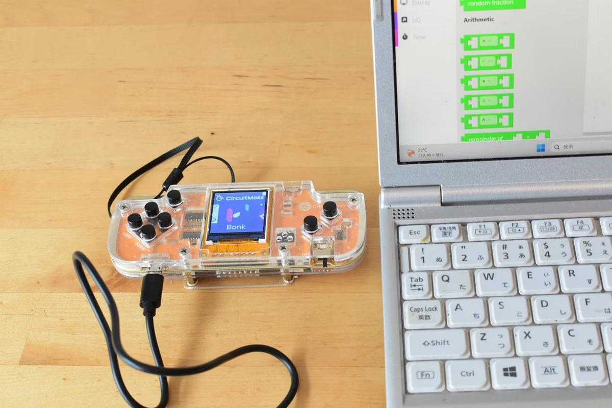 ランダムなゲームと電子機器。これらの電子機器は動作確認されていません。 電子工作とプログラミングが学べる。携帯型ゲーム機「Nibble」で遊んで