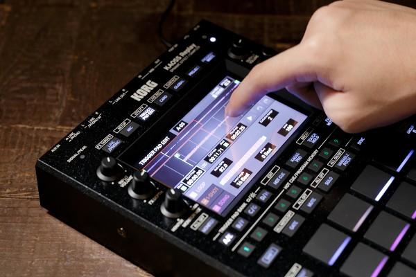 タッチディスプレイでサクッとDJもできる「KAOSS Replay