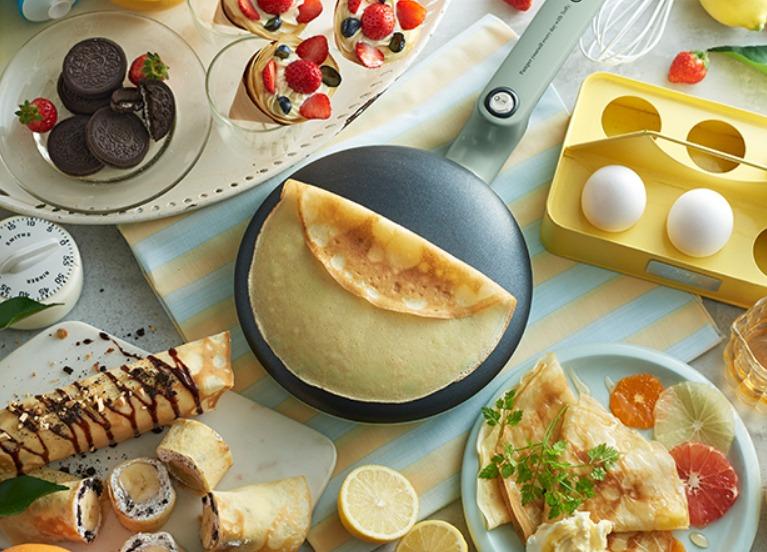生地に浸す」ことで極薄クレープを焼き上げる調理ガジェット