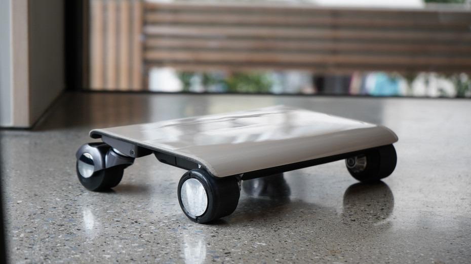 2400409_walkcar1.jpg