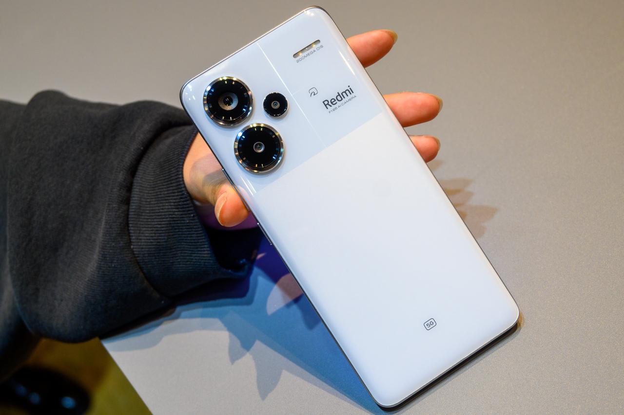 Xiaomi REDMI NOTE 13 PRO+ グローバル版 2 億画素 2億画素のカメラがついたスマホが4万1800円から買えるってすごい時代だ