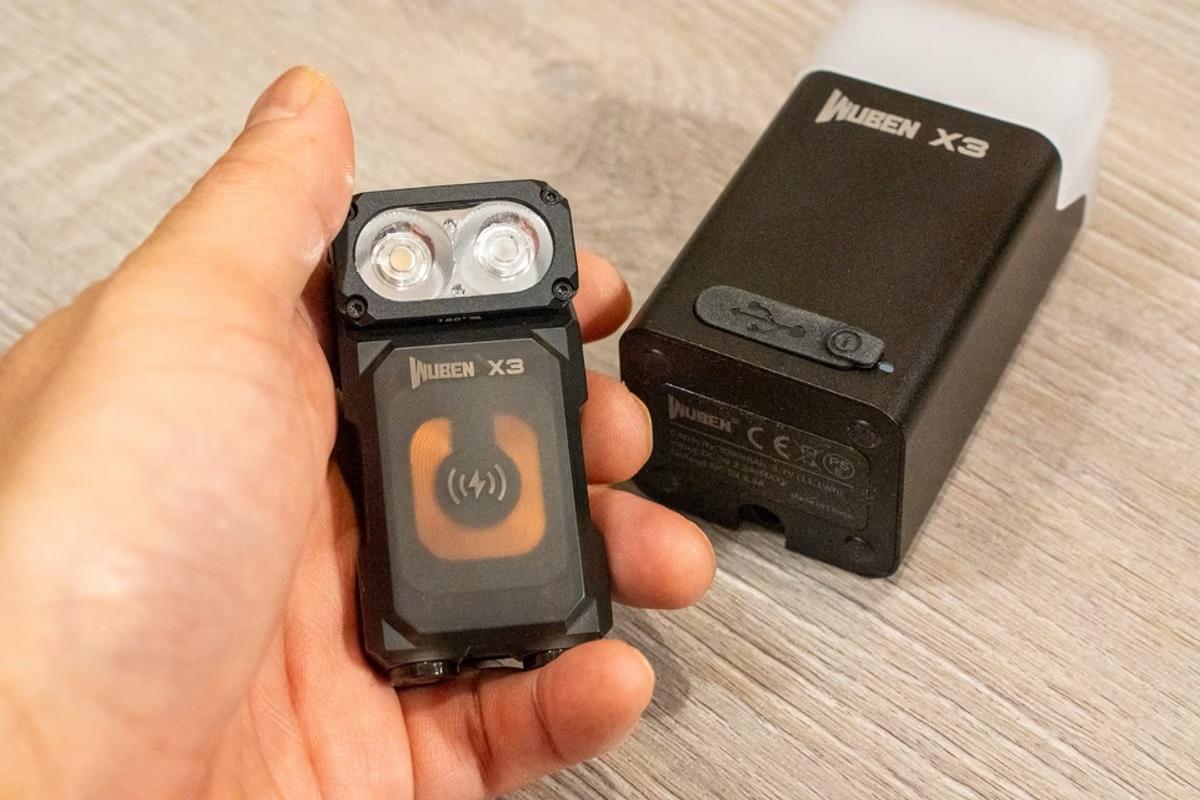 軽量、防水、長時間稼働で、スマホも充電できるLEDライトが超優秀