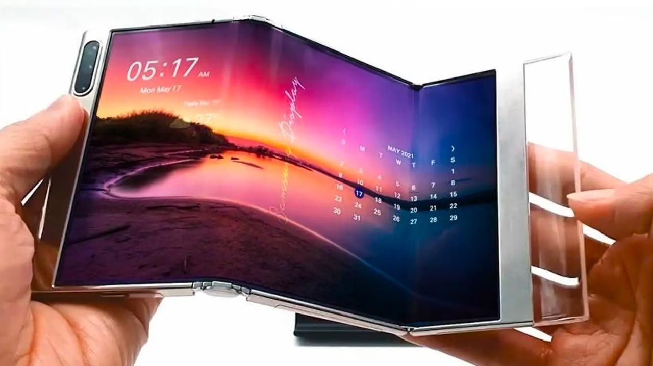 折りたたみ式スマートフォン 本体 折りたたみスマホ、ついに三つ折りビッグサイズが発売か