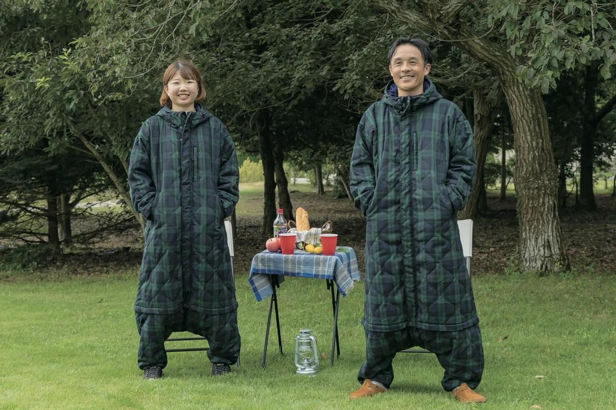 部屋でも外でも大活躍！着る寝袋「モモンガ2WAY」で暖房費を節約できる