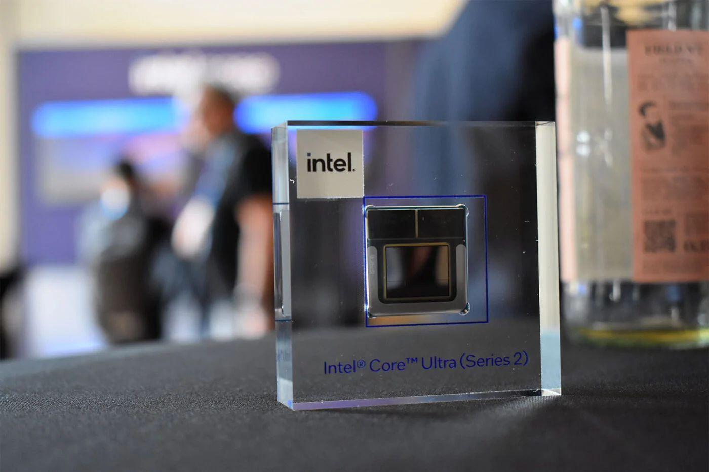 インテルが新チップ「Core Ultra 200V」を発表。スナドラに対して存在